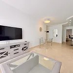 公寓 Playa Del Duque Beachside - Renovated 1br Pd1 *