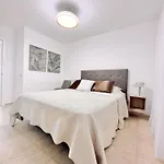 公寓 Playa Del Duque Beachside - Renovated 1br Pd1