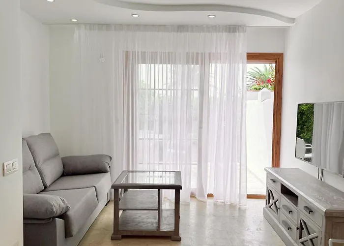 Playa Del Duque Beachside - Renovated 1br Pd1 Apartment *