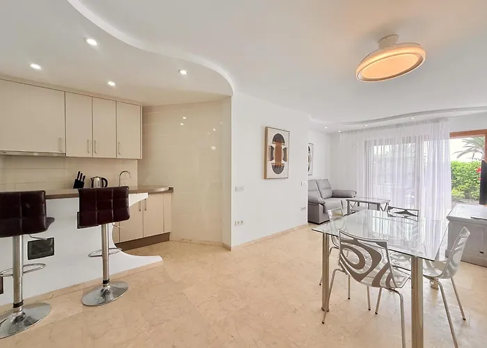 Playa Del Duque Beachside - Renovated 1br Pd1 *