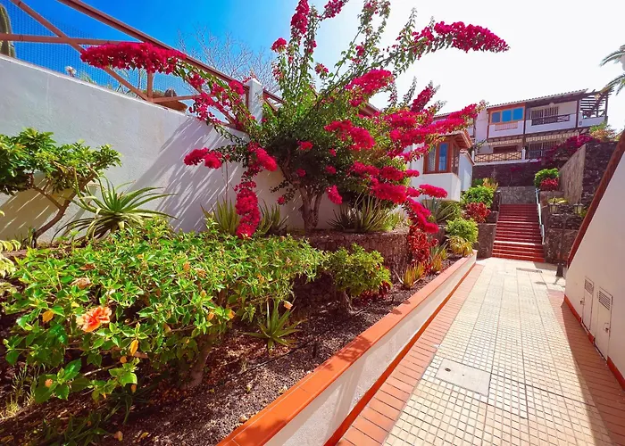 Playa Del Duque Beachside - Renovated 1br Pd1 Apartment