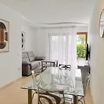 Playa Del Duque Beachside - Renovated 1br Pd1 Апартаменты *