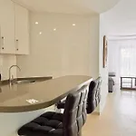 Апартаменты Playa Del Duque Beachside - Renovated 1br Pd1