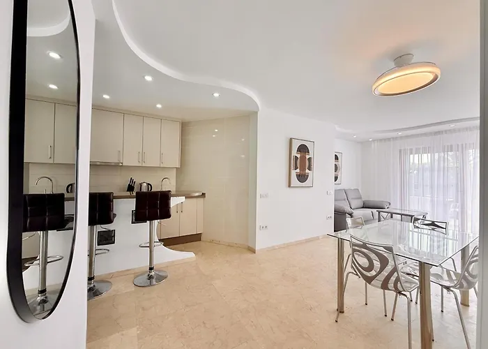 Playa Del Duque Beachside - Renovated 1br Pd1 Daire