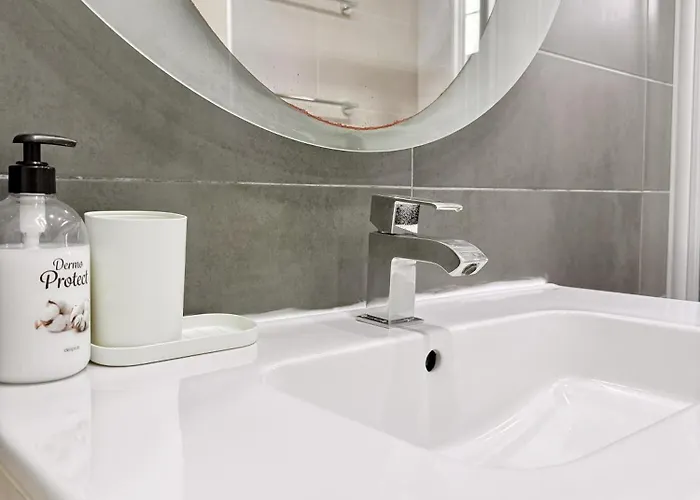 Daire Playa Del Duque Beachside - Renovated 1br Pd1