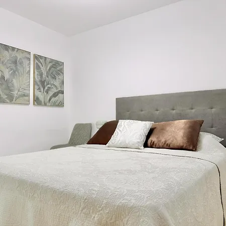 Playa Del Duque Beachside - Renovated 1br Pd1 Apartment *